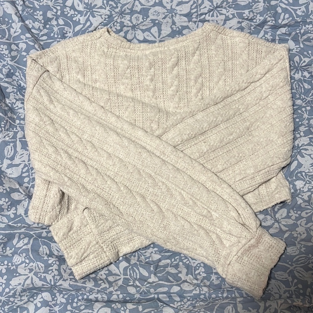 CREAM CROP TOP
